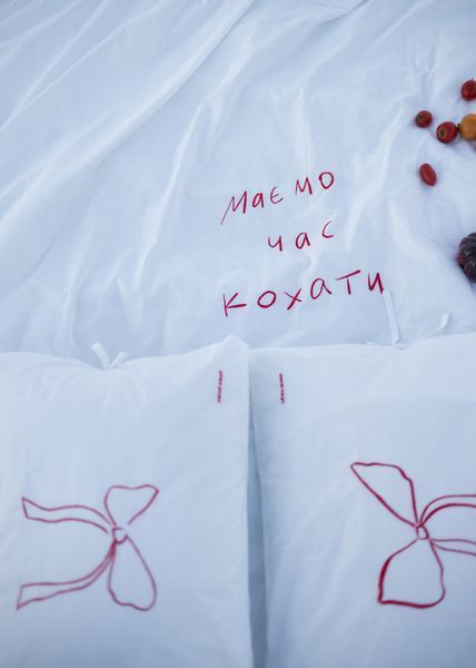 Комплект постільної білизни з вишивкою "Маємо час кохати" 0011 фото